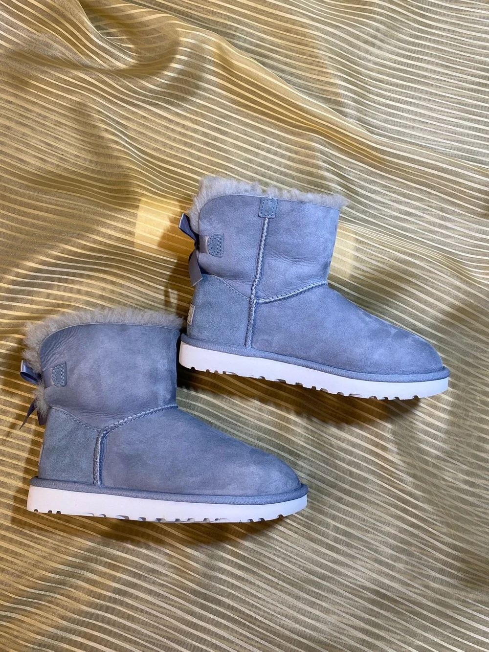 UGG Women's Short Boots Bow in Silver Blue Suede Genuine leather and fur, size 9
